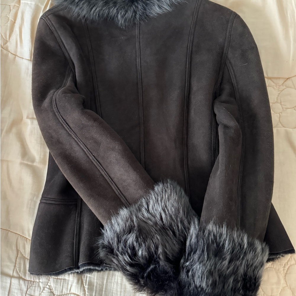 Elie Tahari 100% shearling jacket, dark brown, size M. - Picture 15 of 15